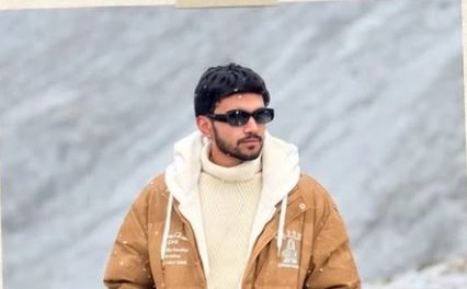 Mian Mansoor, in front of a snowy slope